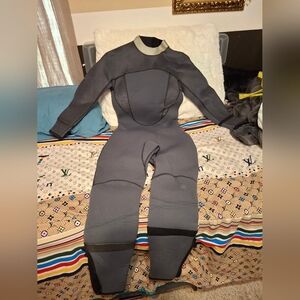 Wet suit Gray Women's sz L 9